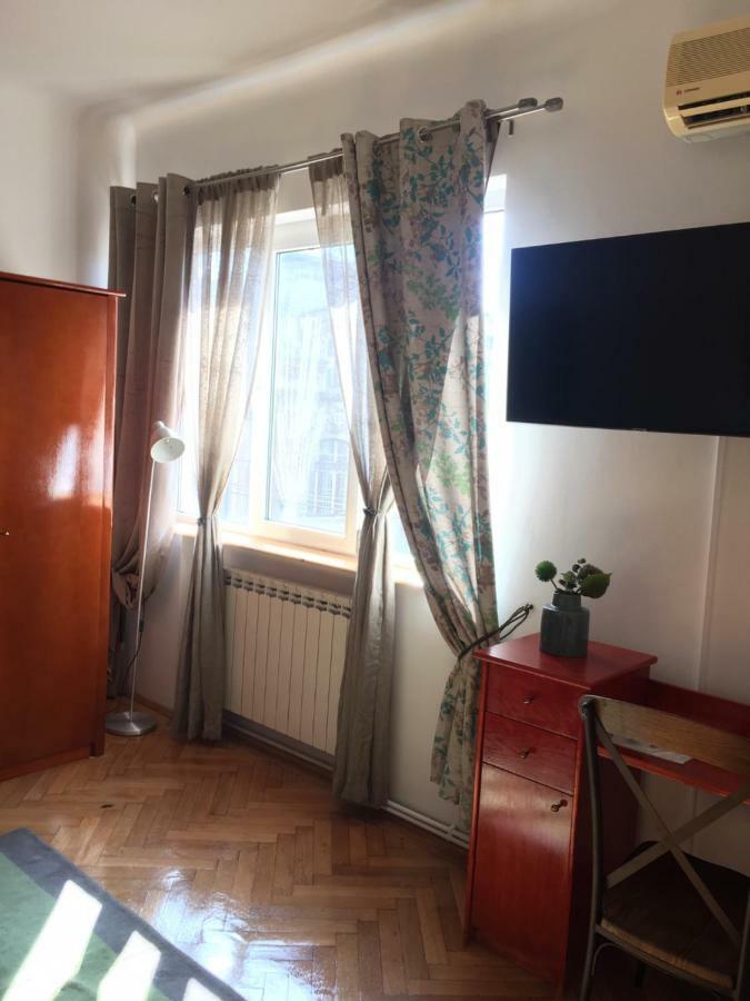 Vintage Apartment Bucarest Esterno foto